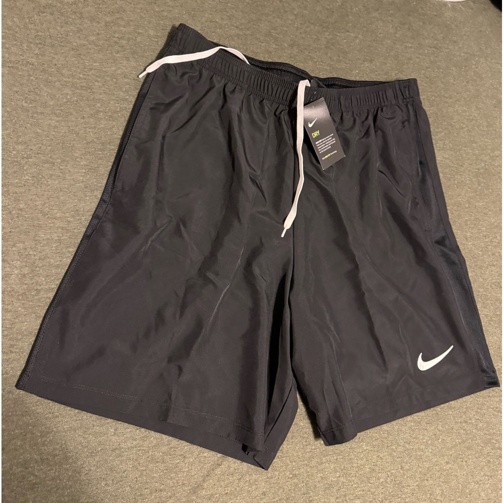 NWT Nike shorts for men size extra large with tags.